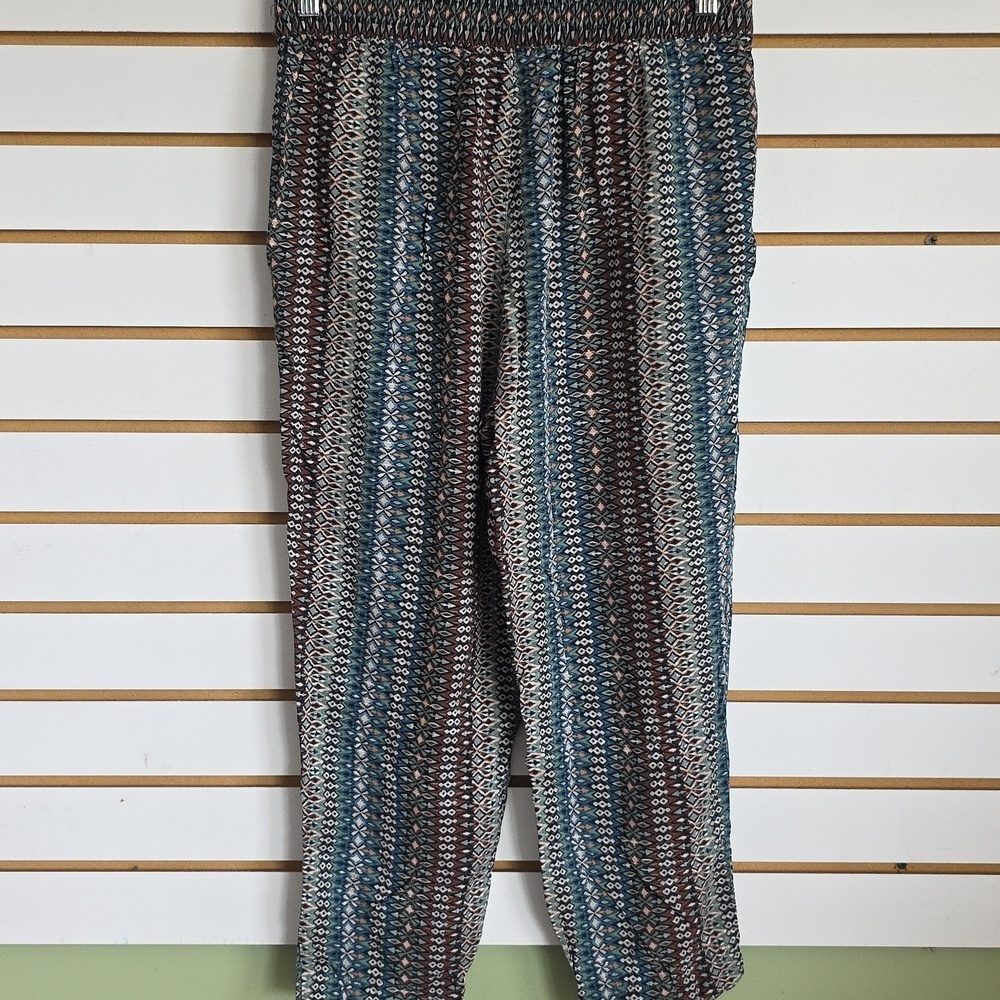 Jessica Simpson Patterned Cropped Pants - Picture 3 of 6